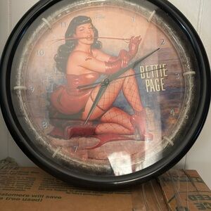 BNWT Bette Page clock